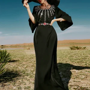 Robe en Satin Noir Full Diamond avec Ceinture