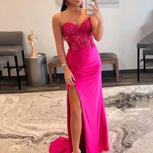 Robe longue de bal de fin d'année à corset rose vif et fendue