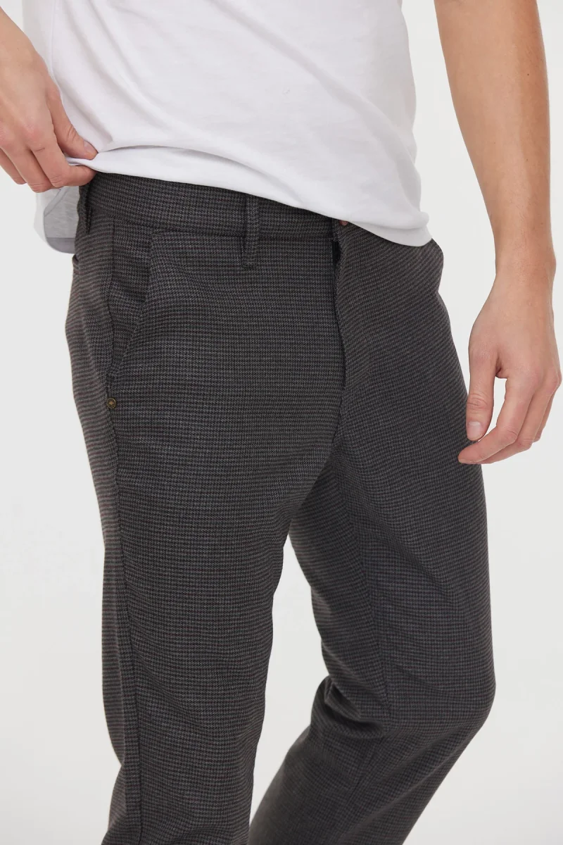 Pantalon chino NEILS Anthracite / Bordeaux L32 – Image 6