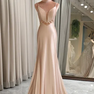 Robe de bal de fin d'année simple en satin champagne à bretelles spaghetti et longue sirène