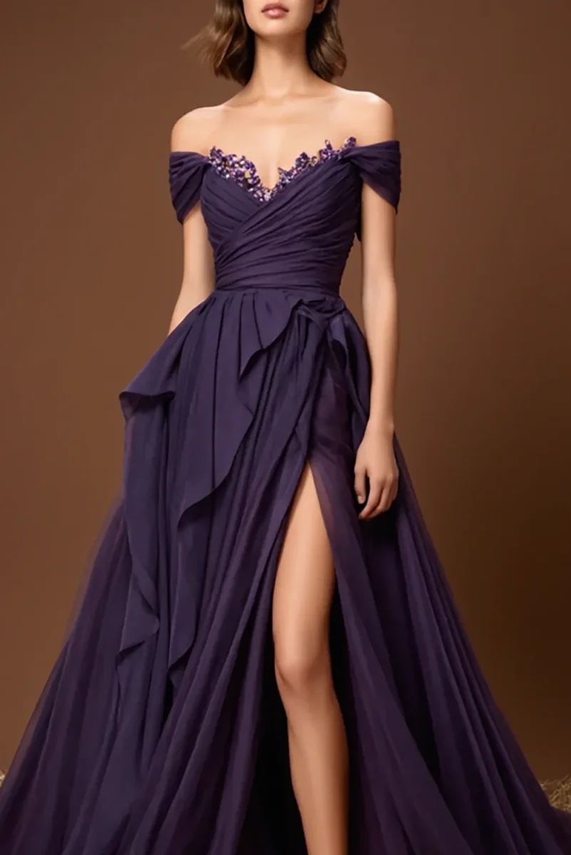 Élégante robe de bal longue à épaules dénudées violette avec fente – Image 3