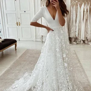 Robe de mariée blanche demi-manches à col en V avec applications