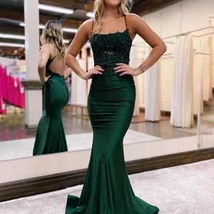 Robe longue de bal de fin d'année perlée et étincelante avec applications