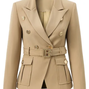 Veste féminine en brun clair avec revers pointus, une boucle unique et une ceinture