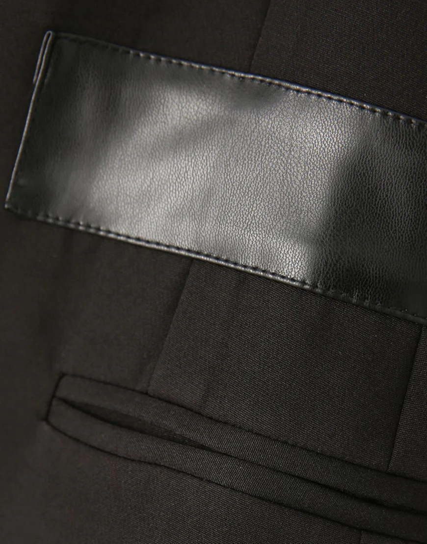 Veste de femme en noir à la mode, avec revers à encoches et une seule boucle – Image 6