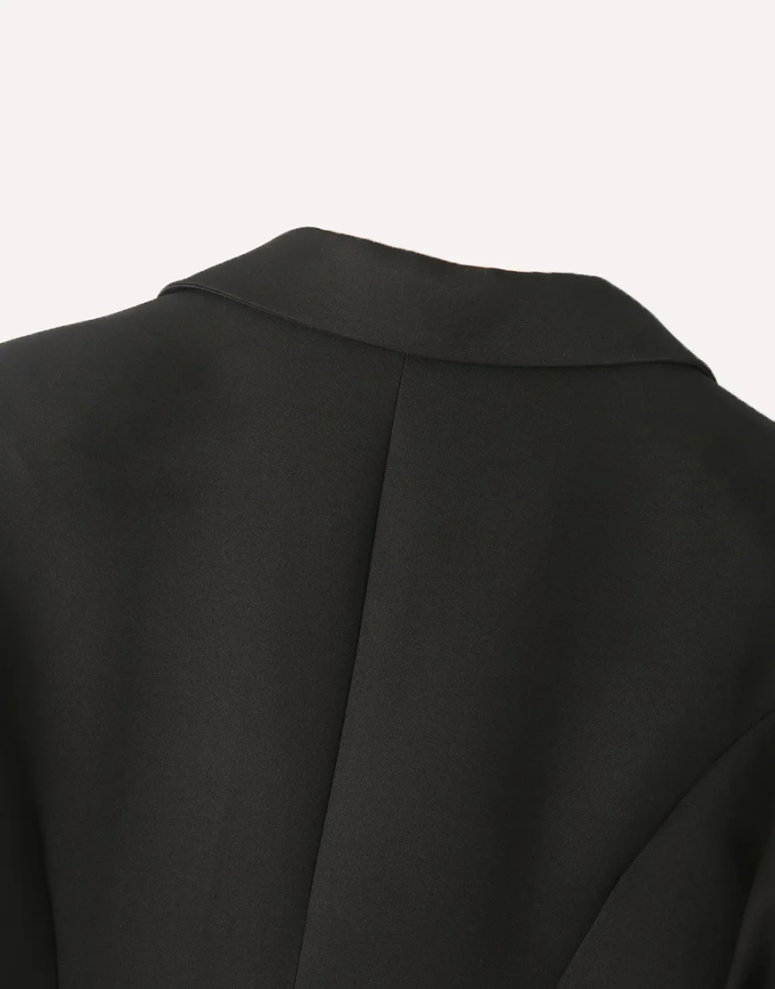 Veste de femme en noir à la mode, avec revers à encoches et une seule boucle – Image 5