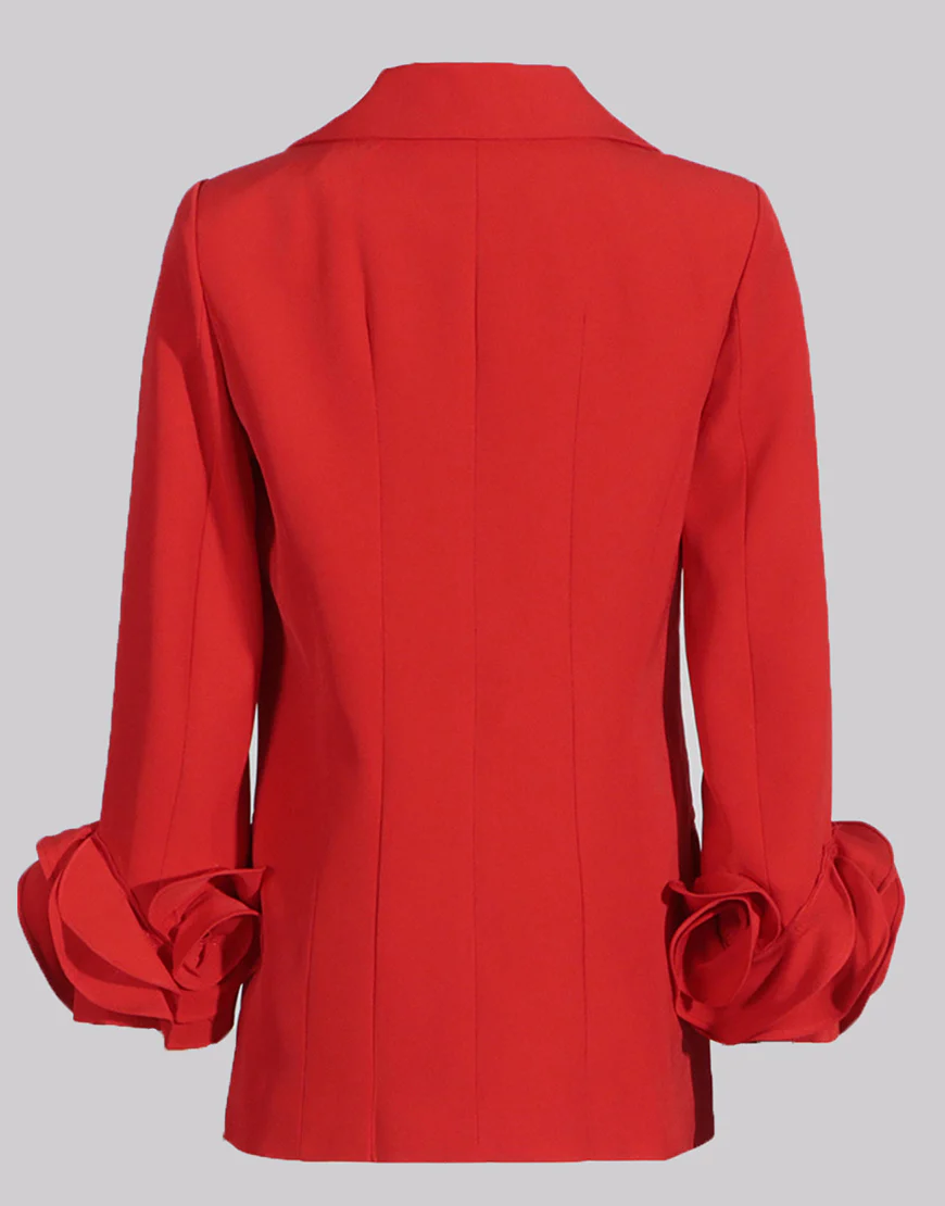 Veste féminine à revers pointus rouges, double boutonnée, avec manches fleuries – Image 3
