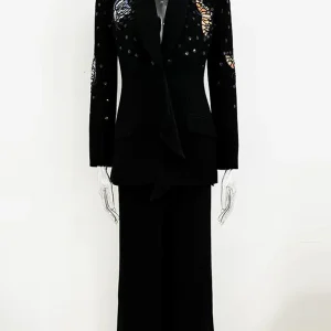 Tailleur féminin 2 pièces avec écharpe noire à revers de mousseline cristal et papillons de paillettes