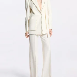 Costume féminin slim fit en 2 pièces avec revers pointu blanc et une boucle unique