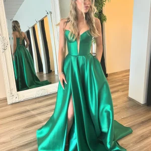 Robe de bal en vert A-line, à col en V, avec des bretelles fines et une fente