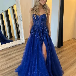 Robe de bal en forme de A bleu royal avec applique de spaghettis et fente