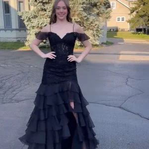 Robe de bal sirène noire à appliques spaghetti et fente