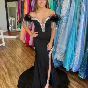 Robe de bal sirène noire sans bretelles à col en V et à franges avec fente