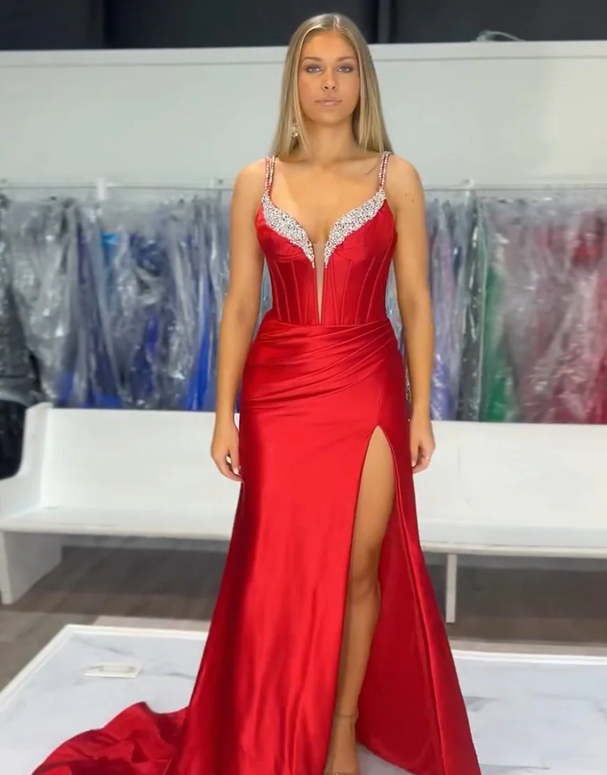 Robe de bal sirène à fines bretelles et cristaux à col en V avec fente – Image 5