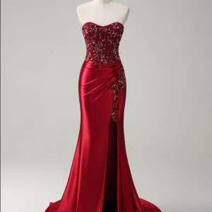 Robe de bal sirène bordeaux sans bretelles avec appliques à sequins et fente