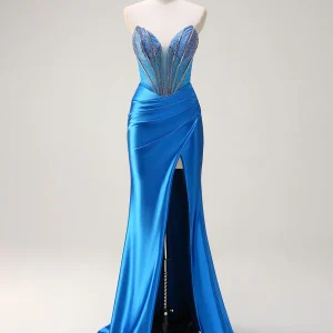 Robe de bal sirène bleue à décolleté en cœur et fente perlée