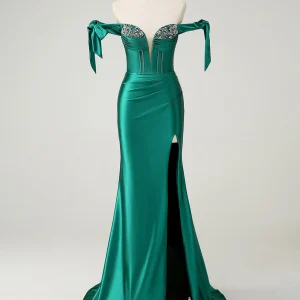 Robe de bal sirène vert foncé à décolleté en cœur et fente perlée