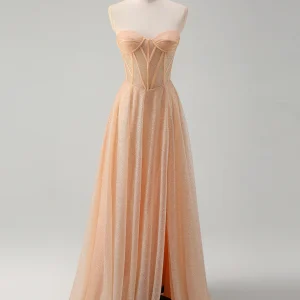 Robe de bal longue en forme de ligne A en champagne, sans bretelles, avec décolleté en cœur et fente