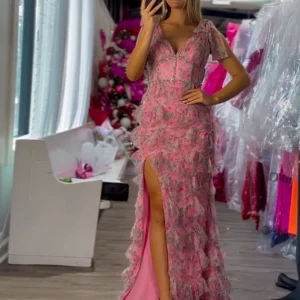 Robe de bal fuchsia en tulle imprimé à col en V et fente