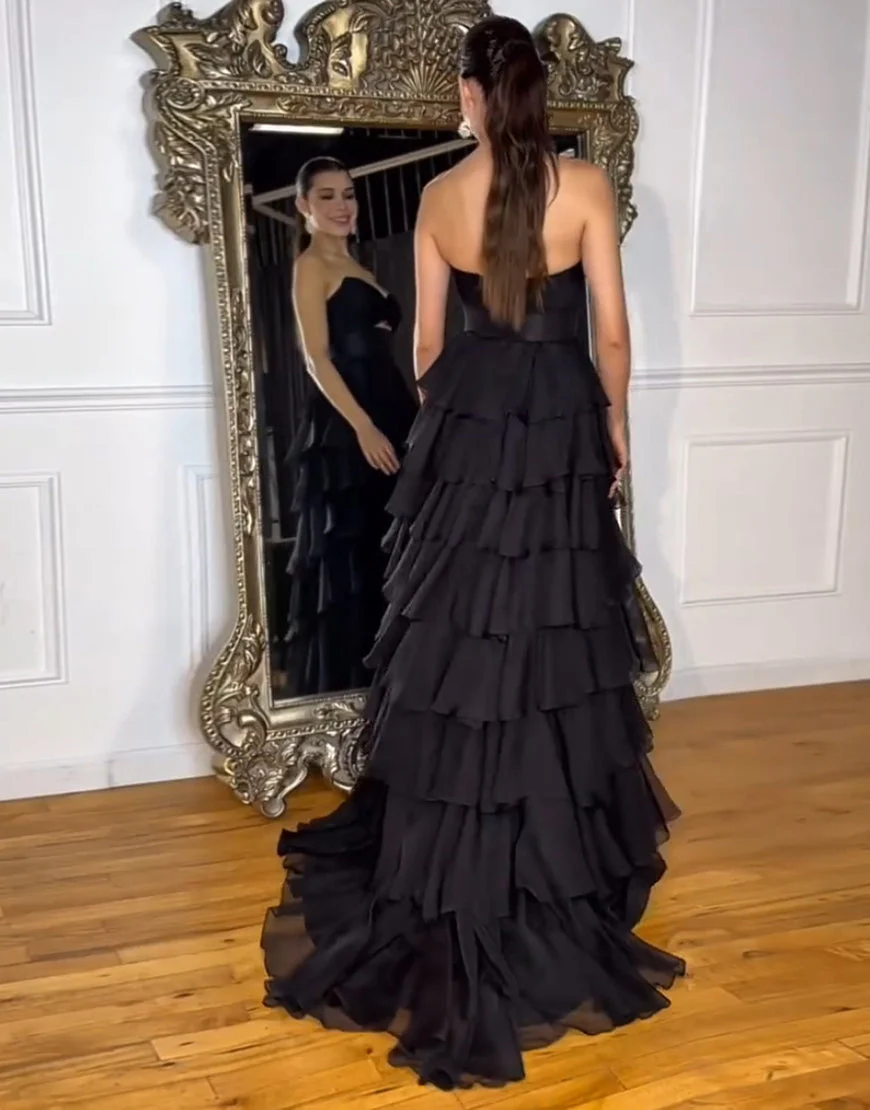 Robe de bal trapèze en mousseline de soie jaune à col en cœur et à volants – Image 3