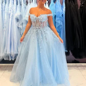 Robe de bal longue en tulle bleu ciel à épaules dénudées et à appliques