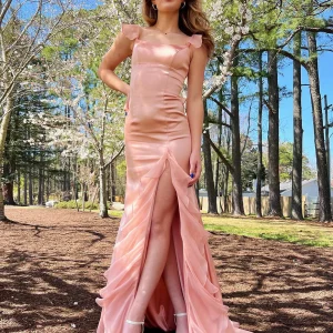 Robe de bal longue sirène en mousseline de soie à bretelles spaghetti et volants