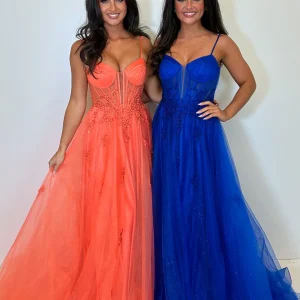 Robe de bal trapèze en tulle orange à bretelles spaghetti et appliqués