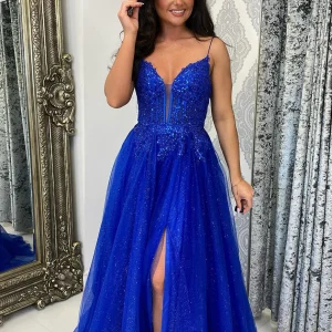 Robe de bal trapèze à bretelles spaghetti bleu royal en tulle et paillettes