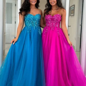 Robe de bal longue en tulle fuchsia sans bretelles avec appliques