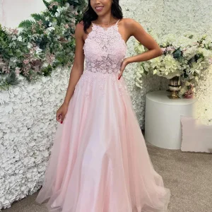 Robe de bal longue rose en tulle avec décolleté en V et appliques