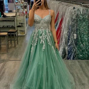 Robe de bal longue trapèze en tulle à bretelles spaghetti Sage avec appliques