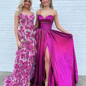 Robe de bal fuchsia coupe A décolleté en cœur sans manches avec fente