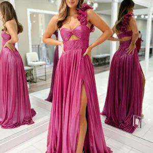 Robe de bal longue fuchsia asymétrique métallisée coupe A avec fente