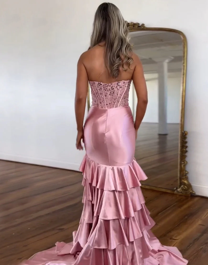 Robe de bal longue en satin sans bretelles à volants et à paillettes – Image 3