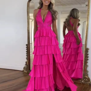 Robe de bal longue fuchsia à col licou et fente