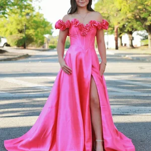 Robe de bal trapèze fleurie à épaules dénudées et fente