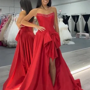 Robe de bal trapèze à col bateau et nœud avec fente