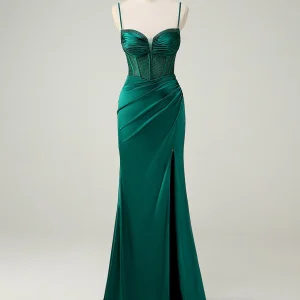 Robe de bal sirène vert foncé à volants et perles fines avec fente