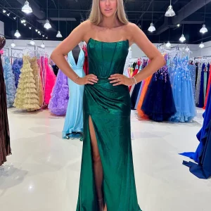 Robe de bal longue froncée sans bretelles style sirène vert foncé avec fente