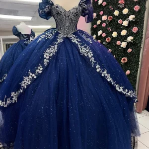 Robe de Quinceanera en tulle bleu marine scintillante avec épaules dénudées et appliques