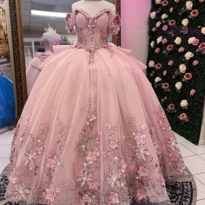 Robe de Quinceanera en tulle à épaules dénudées et traîne avec appliques et fleurs roses