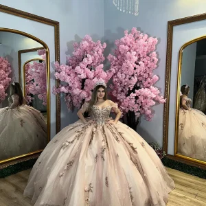 Robe de bal en tulle à paillettes et épaules dénudées couleur champagne