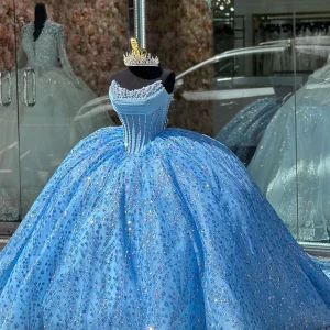 Robe de bal à paillettes bleues scintillantes avec perles