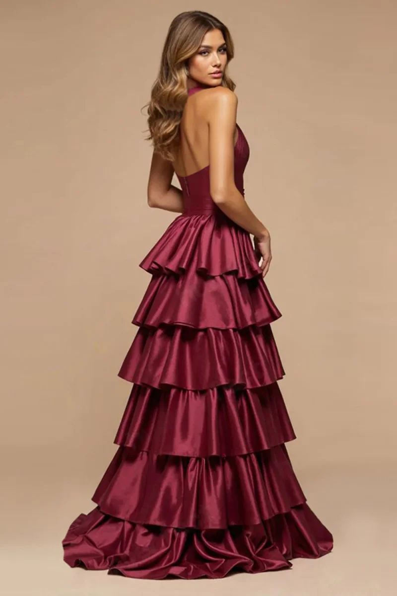 Robe de bal en satin bordeaux à col en V avec volants – Image 3