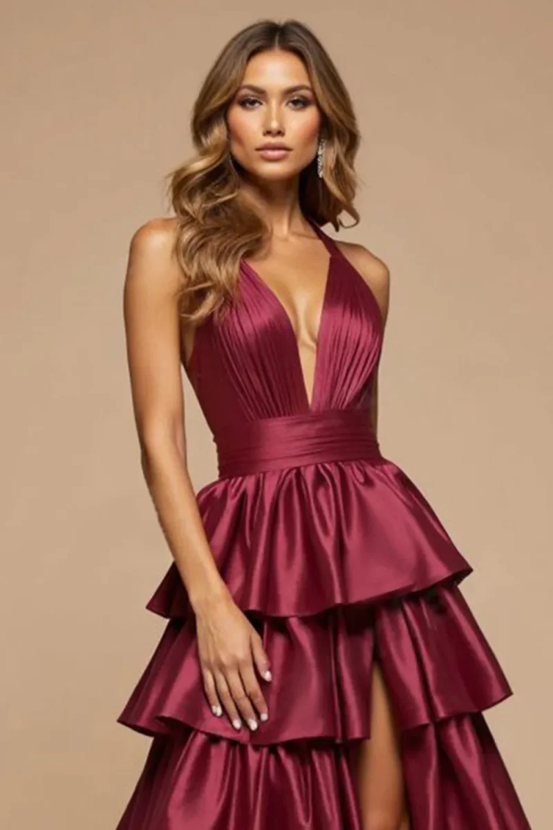 Robe de bal en satin bordeaux à col en V avec volants – Image 4