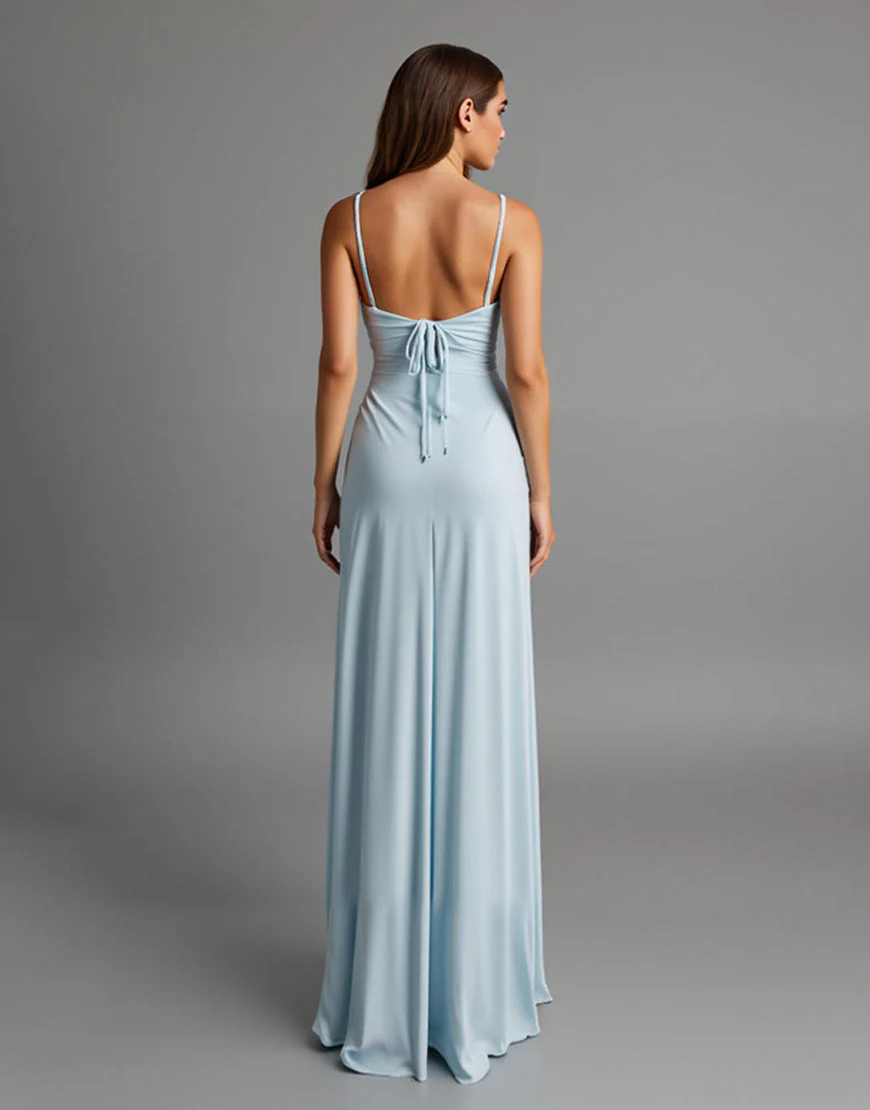 Robe de soirée longue à bretelles spaghetti en satin bleu ciel – Image 3