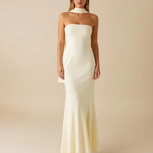 Robe formelle sans bretelles simple à fourreau jonquille