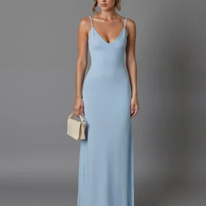 Robe de soirée longue en mousseline de soie à bretelles spaghetti bleu ciel