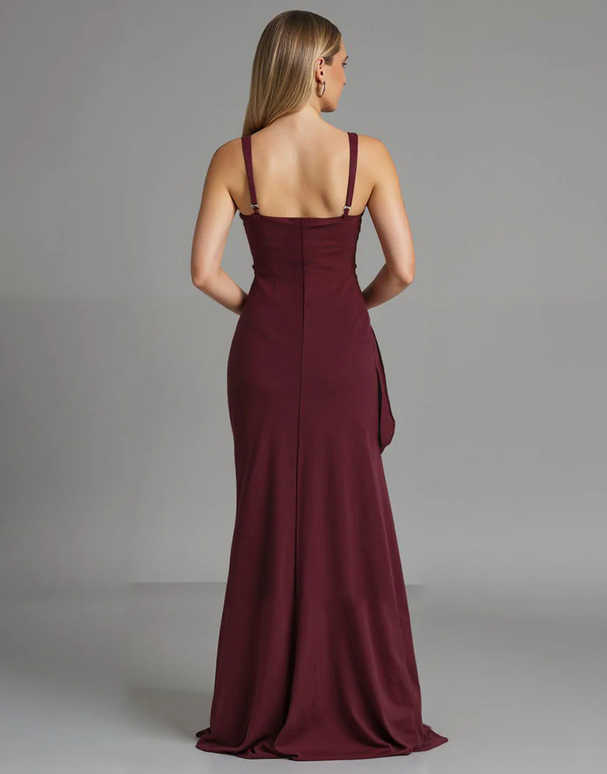 Robe de soirée en satin fourreau à bretelles spaghetti rouge foncé avec fente – Image 3