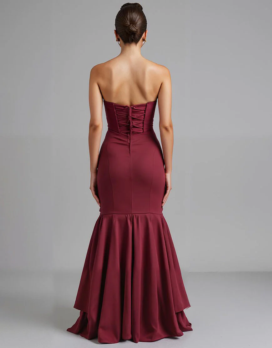 Robe de soirée sans bretelles en mousseline de soie rouge foncé Sirène High-Low – Image 3
